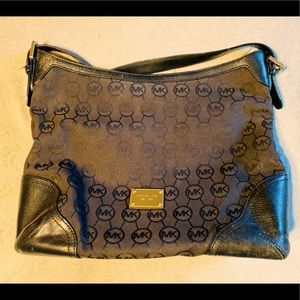 Michael Kors Shoulder Bag w/Wallet